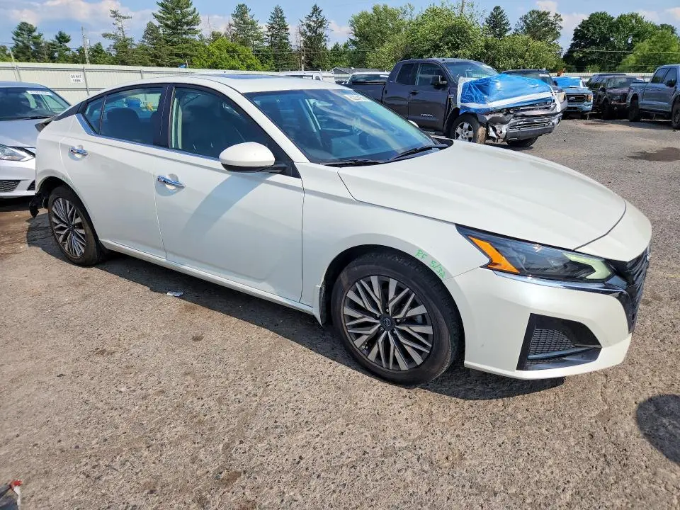 2023 NISSAN ALTIMA SV  