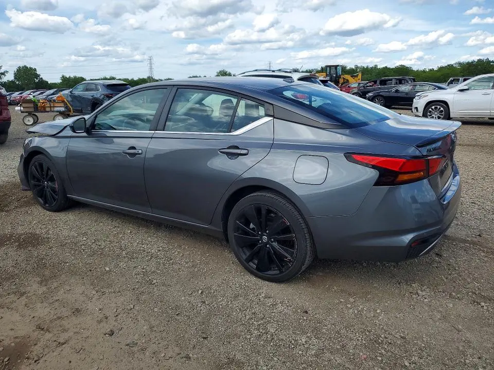 2022 NISSAN ALTIMA SR  