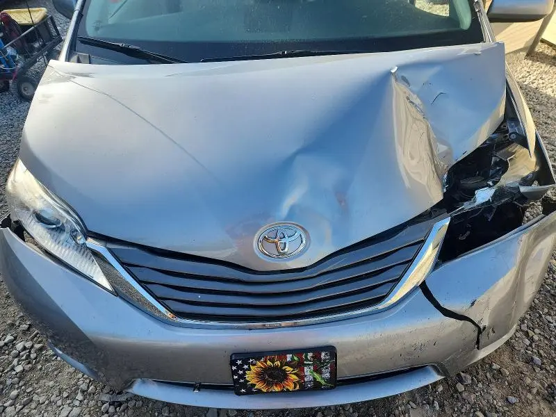 2014 TOYOTA SIENNA XLE 8-PASSENGER  