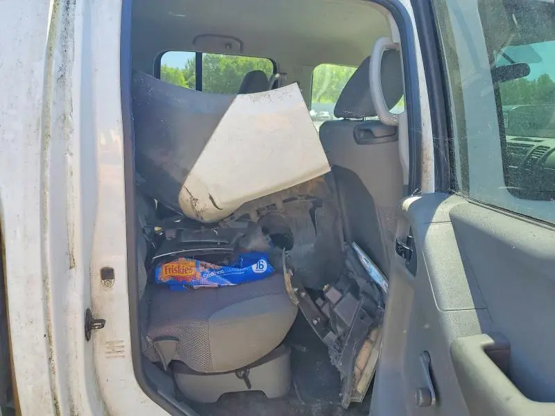 2011 NISSAN FRONTIER S  