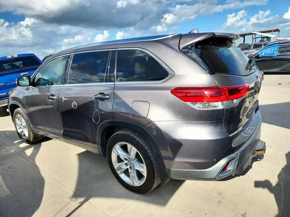 2019 TOYOTA HIGHLANDER XLE  