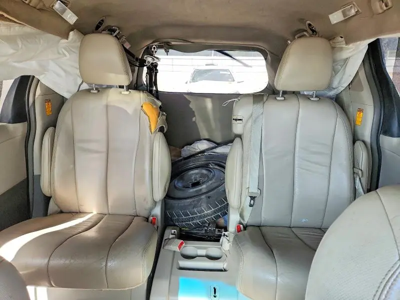 2014 TOYOTA SIENNA XLE 8-PASSENGER  