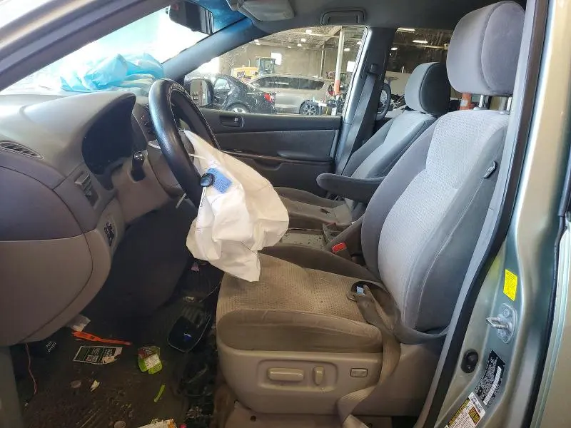 2010 TOYOTA SIENNA LE 7-PASSENGER  