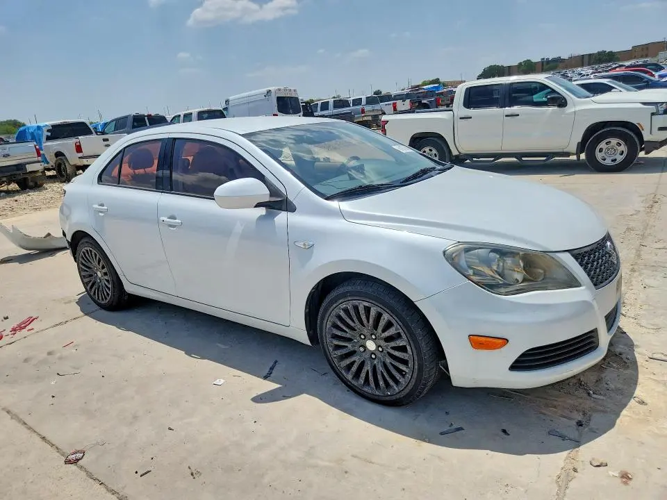 2011 SUZUKI KIZASHI SE  