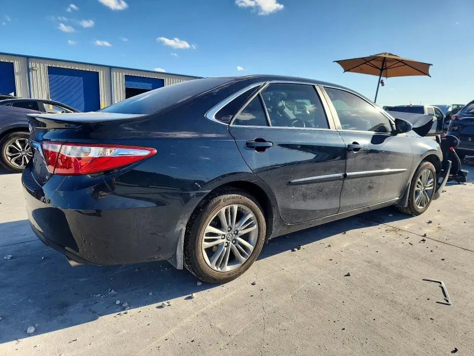 2016 TOYOTA CAMRY SE  