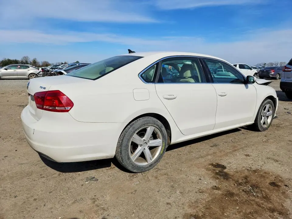 2013 VOLKSWAGEN PASSAT SE  