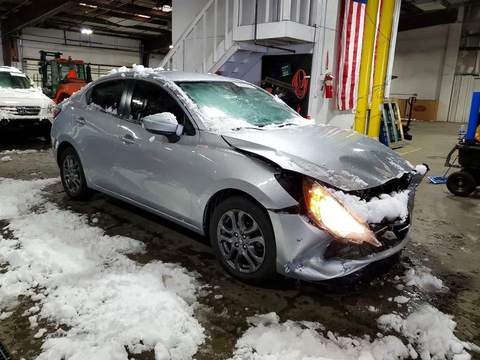 2019 TOYOTA YARIS LE  