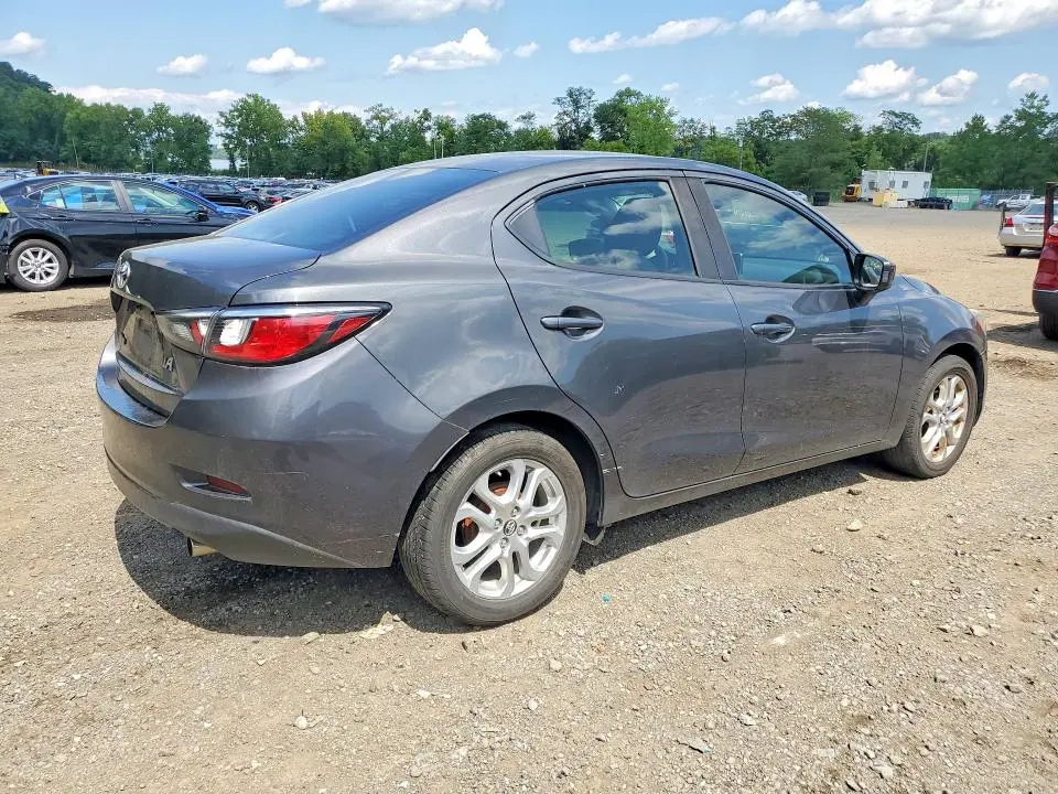 2017 TOYOTA YARIS   