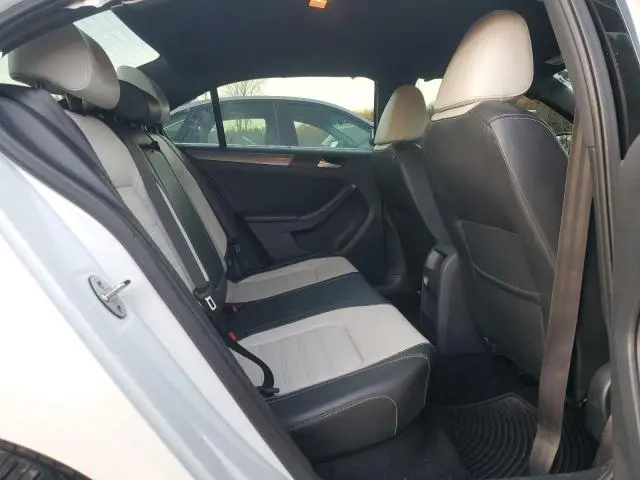 2016 VOLKSWAGEN JETTA SPORT  