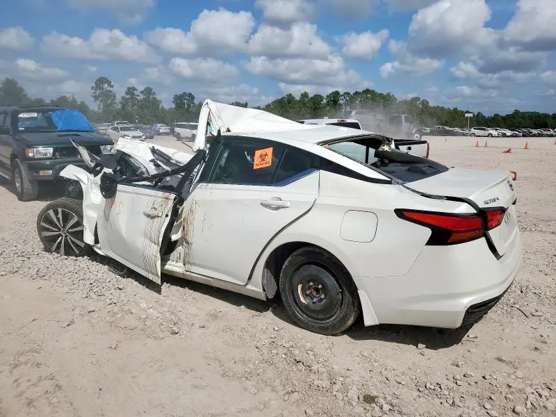 2021 NISSAN ALTIMA SR  