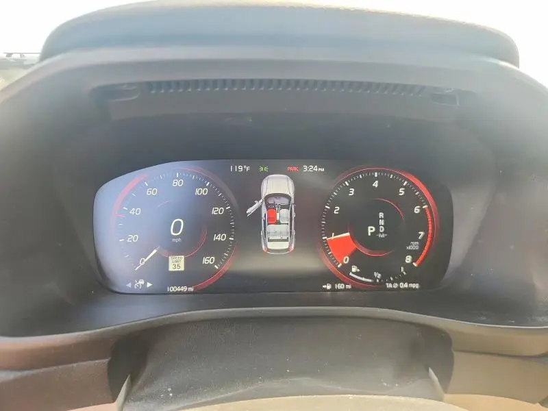 2019 VOLVO XC40 T4 MOMENTUM  