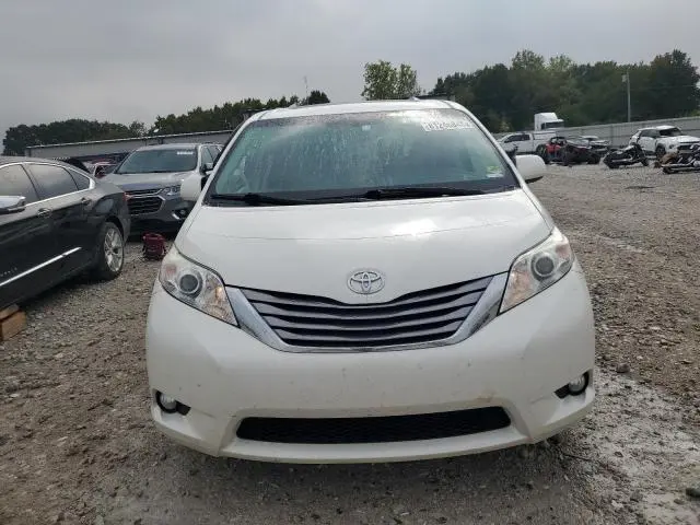 2017 TOYOTA SIENNA XLE  