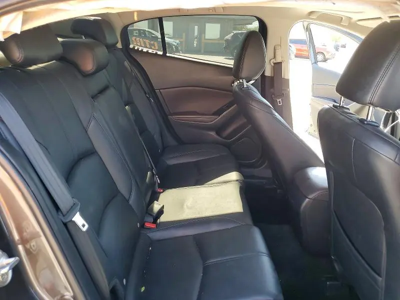 2018 MAZDA 3 TOURING  