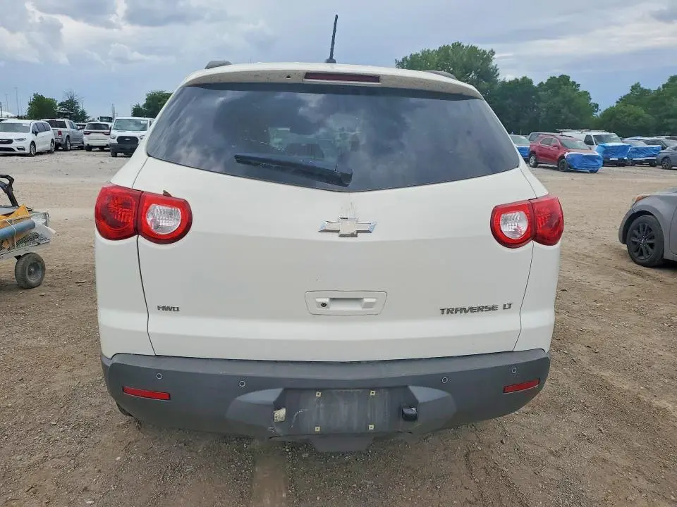 2011 CHEVROLET TRAVERSE LT  