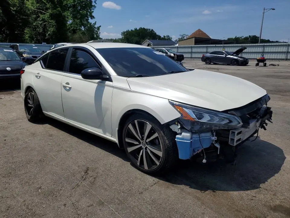 2019 NISSAN ALTIMA SR  