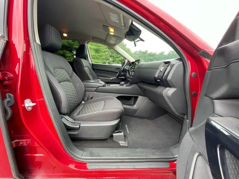 2023 NISSAN PATHFINDER SV  