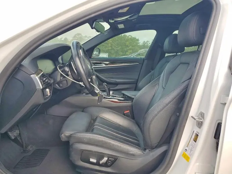 2020 BMW 530   