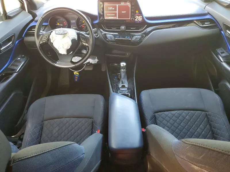 2020 TOYOTA C-HR XLE  