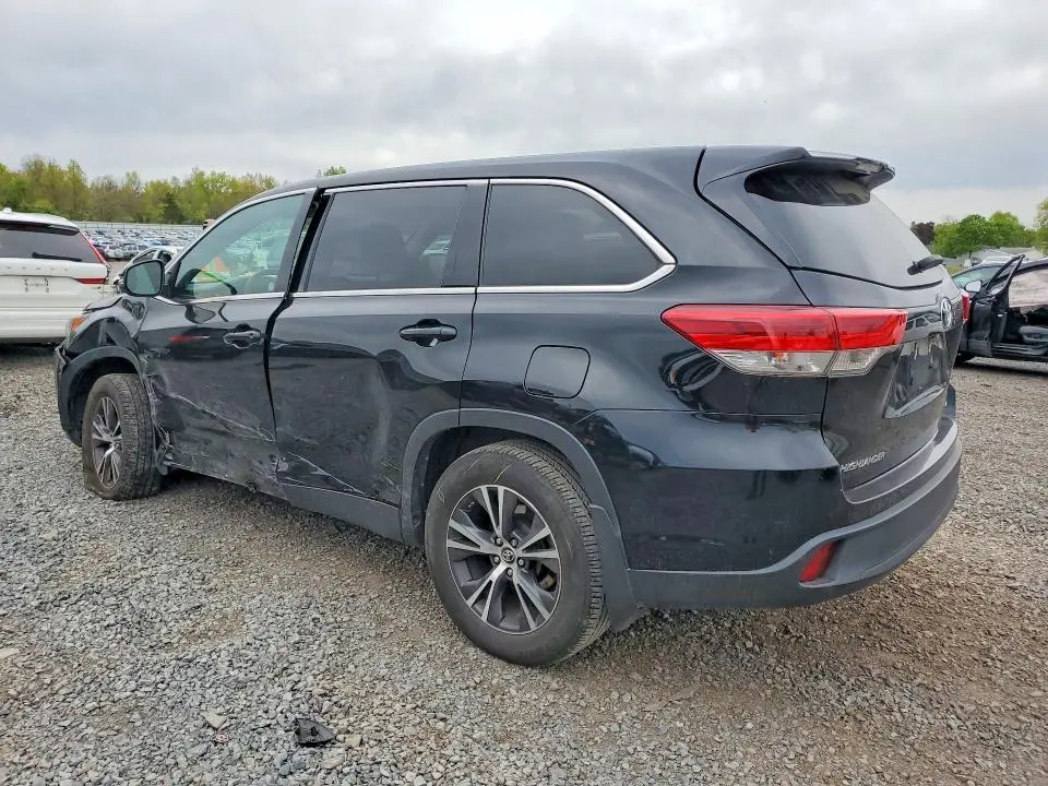 2019 TOYOTA HIGHLANDER LE  