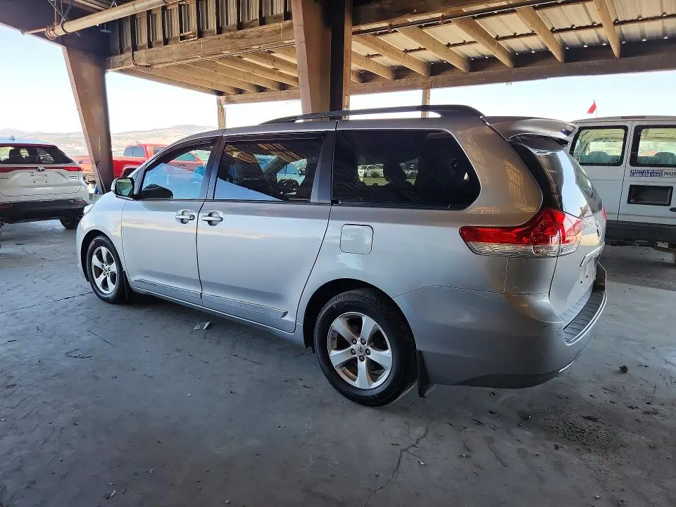 2014 TOYOTA SIENNA LE  