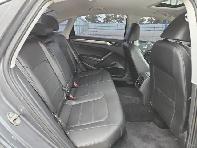 2017 VOLKSWAGEN PASSAT SE  