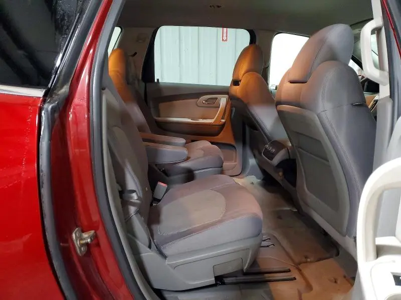 2010 CHEVROLET TRAVERSE LT  