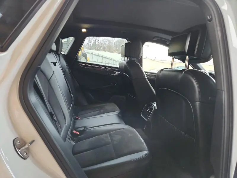 2017 PORSCHE MACAN   