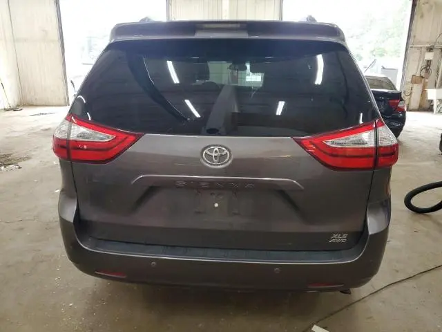 2017 TOYOTA SIENNA XLE