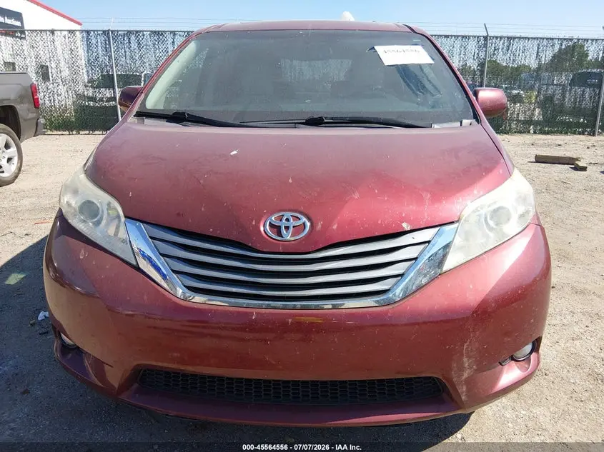 2017 TOYOTA SIENNA XLE PREMIUM 8 PASSENGER