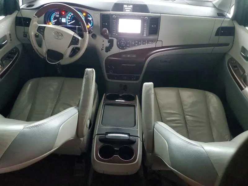 2011 TOYOTA SIENNA LIMITED 7-PASSENGER  
