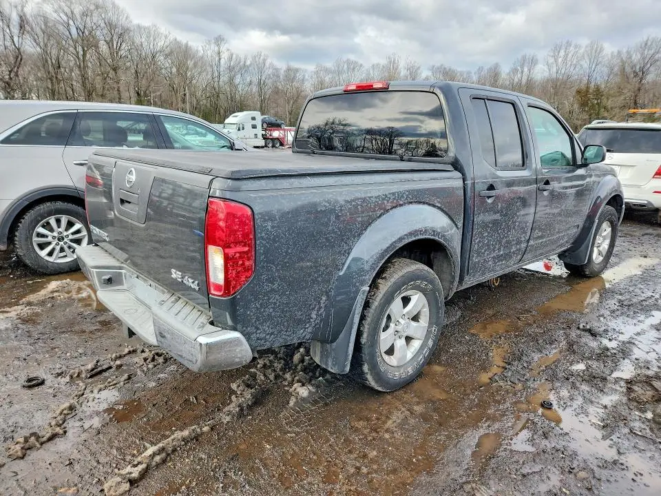 2010 NISSAN FRONTIER CREW CAB SE  