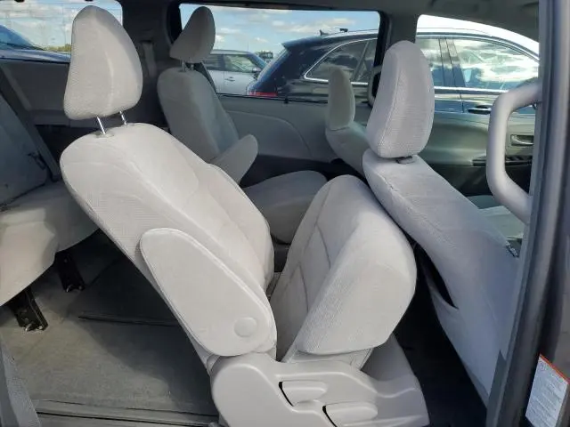 2015 TOYOTA SIENNA LE