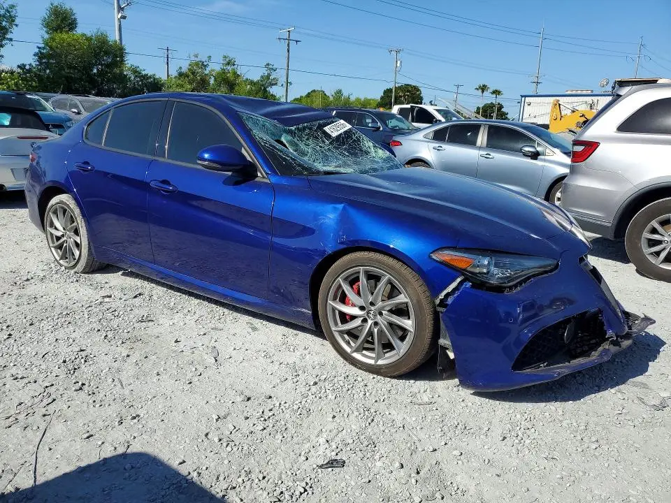 2022 ALFA ROMEO GIULIA   