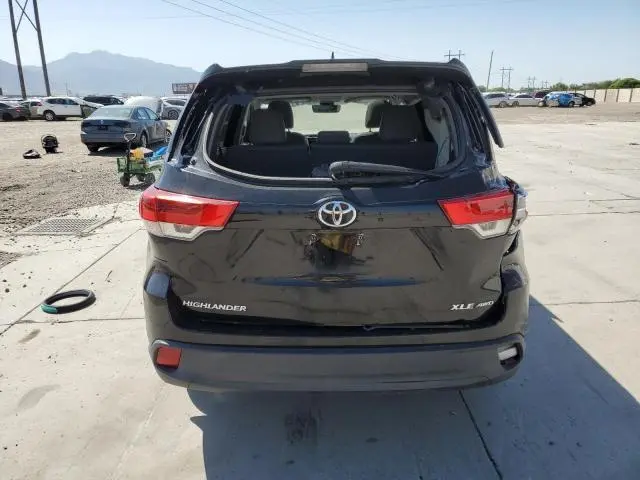 2017 TOYOTA HIGHLANDER SE  