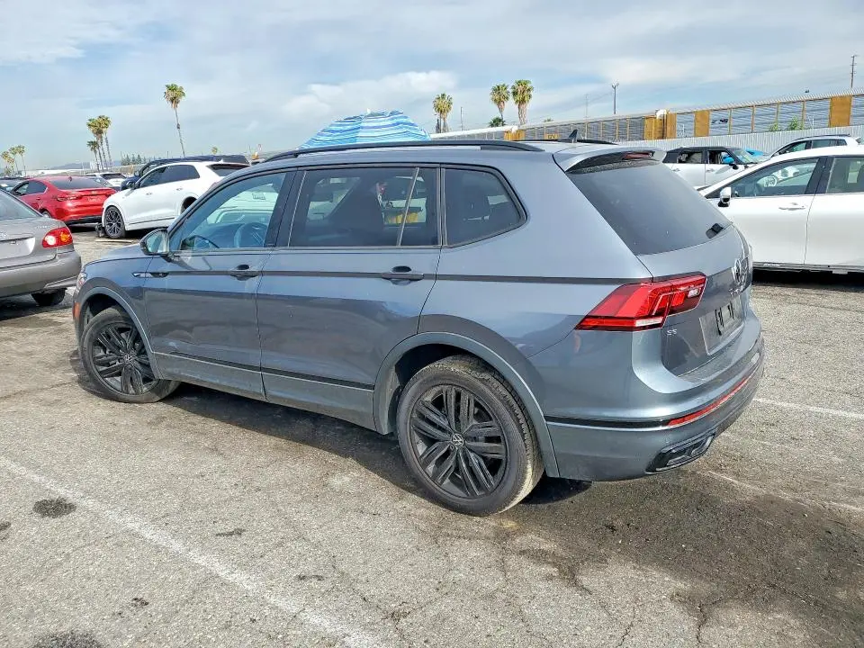 2022 VOLKSWAGEN TIGUAN SE R-LINE BLACK  