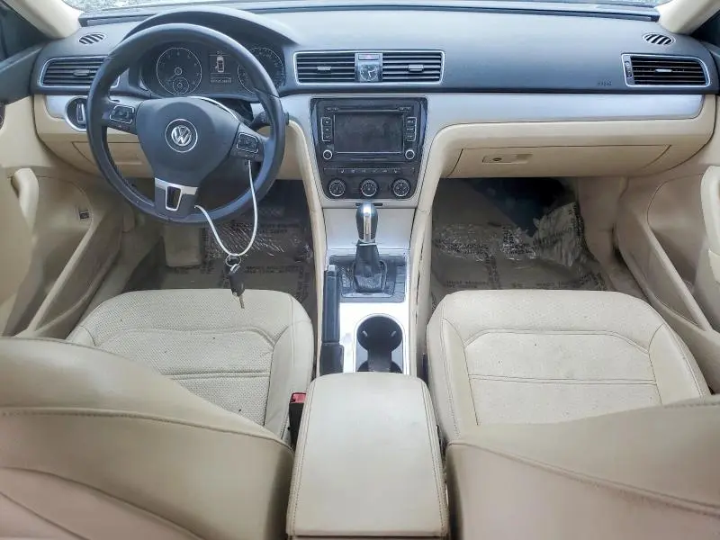 2013 VOLKSWAGEN PASSAT SE  