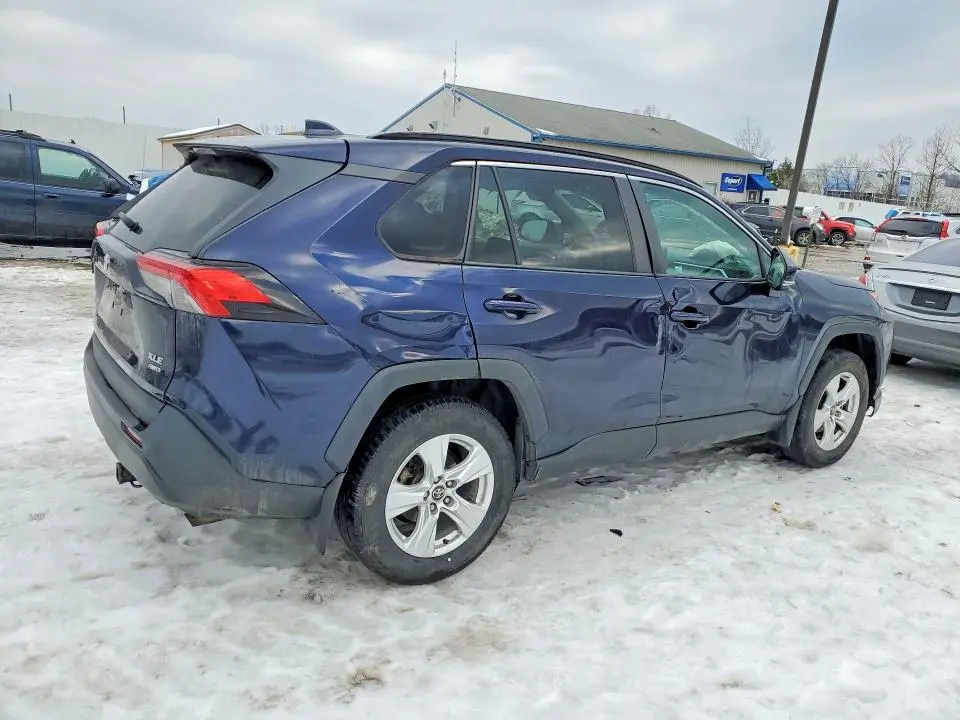 2021 TOYOTA RAV4 XLE  