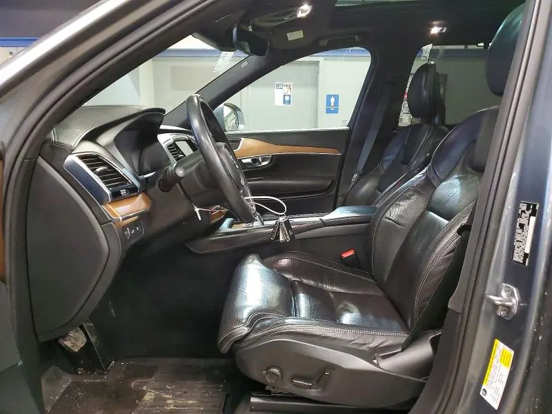 2016 VOLVO XC90 T8  