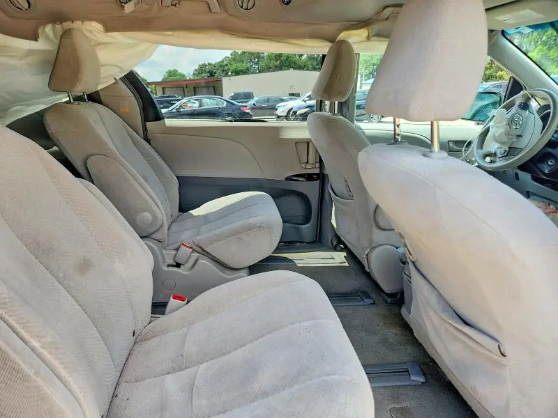 2011 TOYOTA SIENNA   