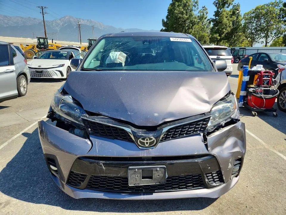 2020 TOYOTA SIENNA SE PREMIUM 8-PASSENGER  