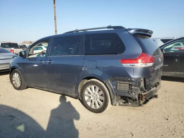2013 TOYOTA SIENNA XLE  