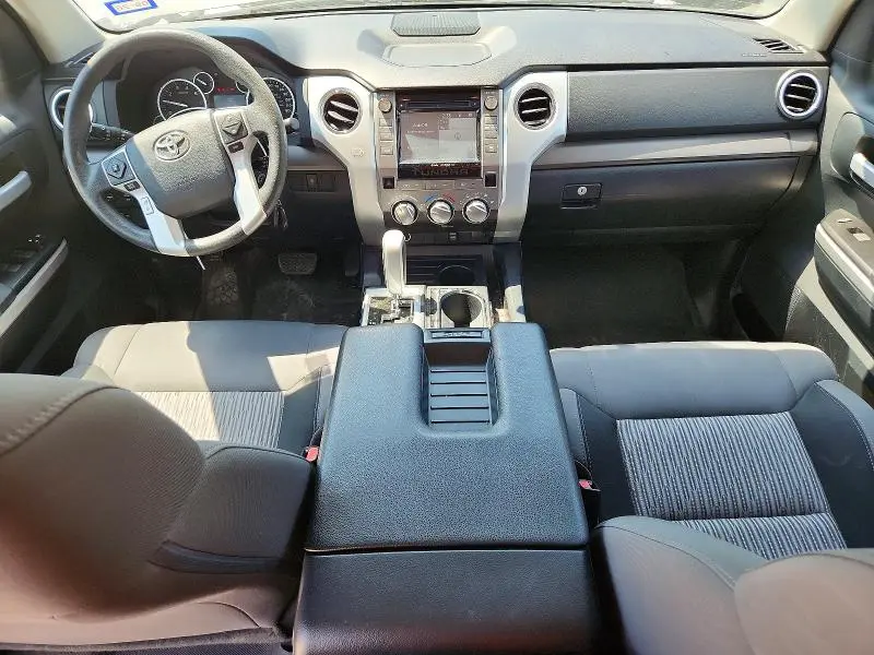 2017 TOYOTA TUNDRA CREWMAX SR5  