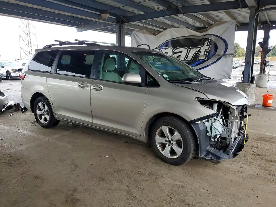 2016 TOYOTA SIENNA LE  