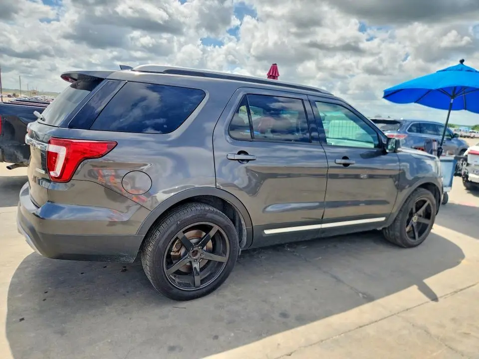 2016 FORD EXPLORER XLT  