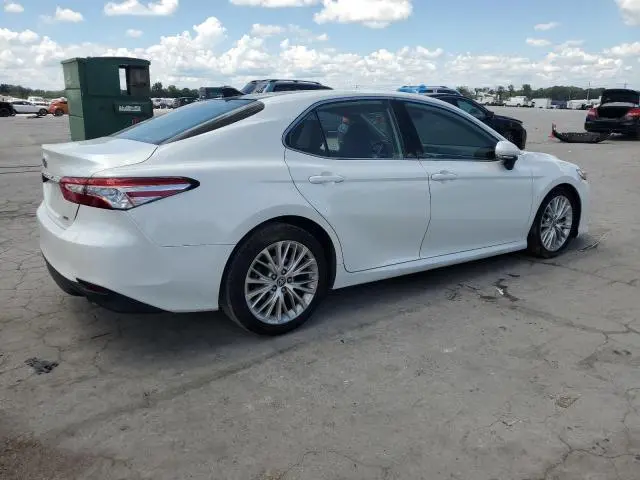 2020 TOYOTA CAMRY XLE  