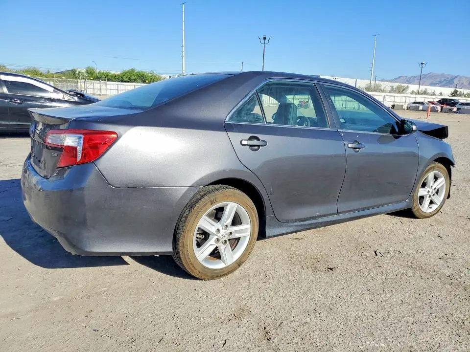 2013 TOYOTA CAMRY SE  