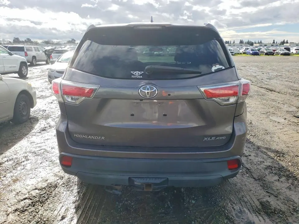 2016 TOYOTA HIGHLANDER XLE  