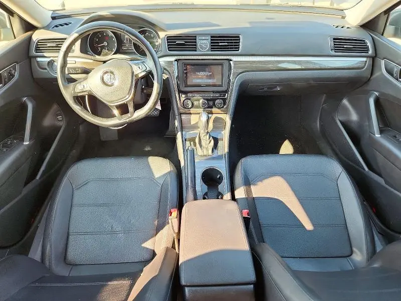 2016 VOLKSWAGEN PASSAT SE  