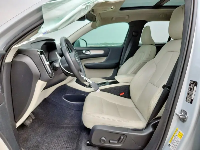 2021 VOLVO XC40 T5 MOMENTUM  