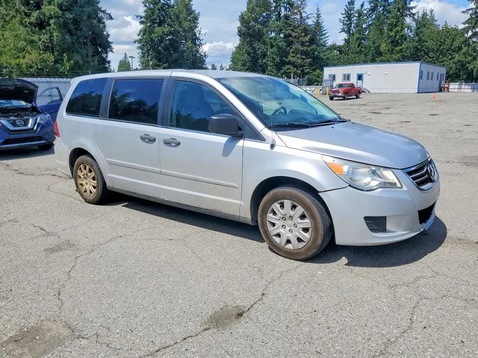 2011 VOLKSWAGEN ROUTAN S  